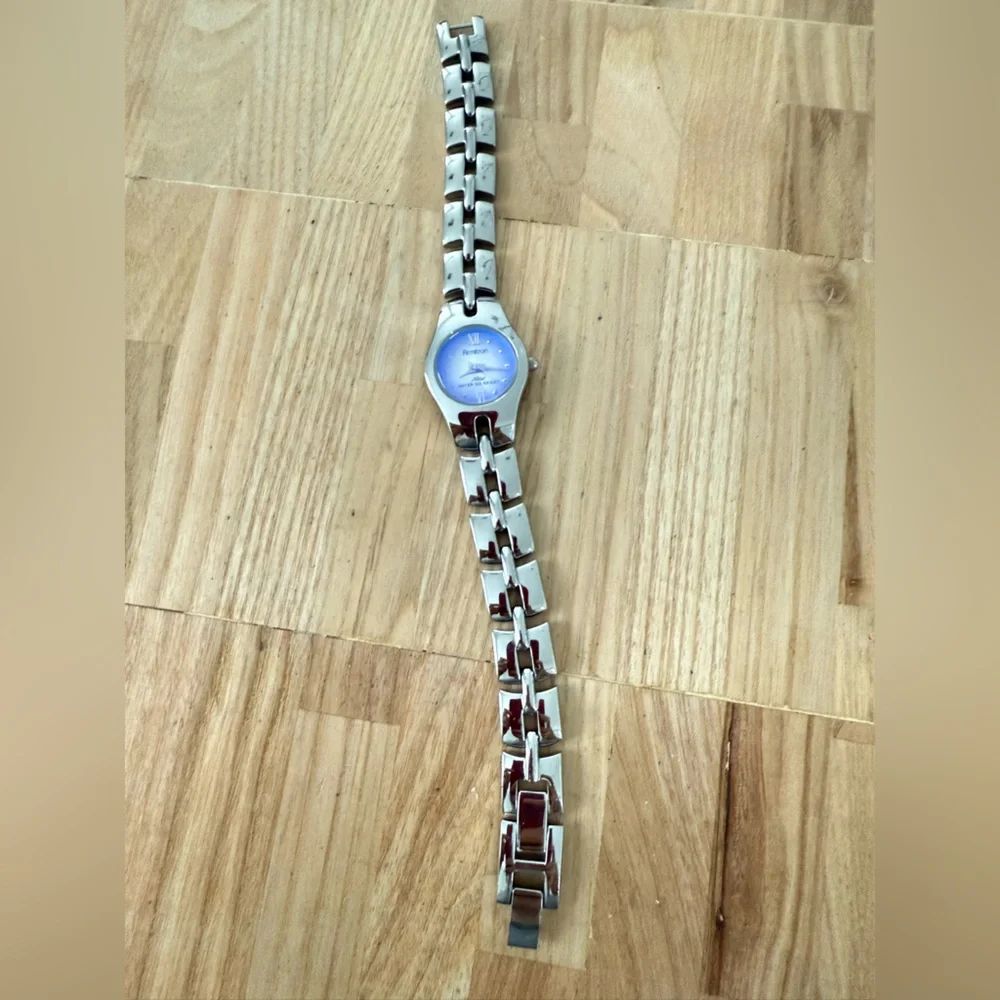 Armitron ladies blue holographic dial silver tone watch NEW BATTERY
